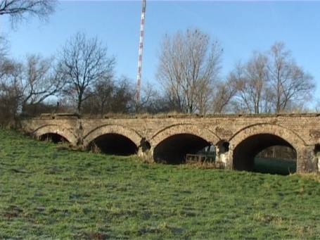 Wesel : Ruinen der Eisenbahnbrücke Wesel